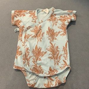 Kate quinn kimono onesie size 6-12 months EUC